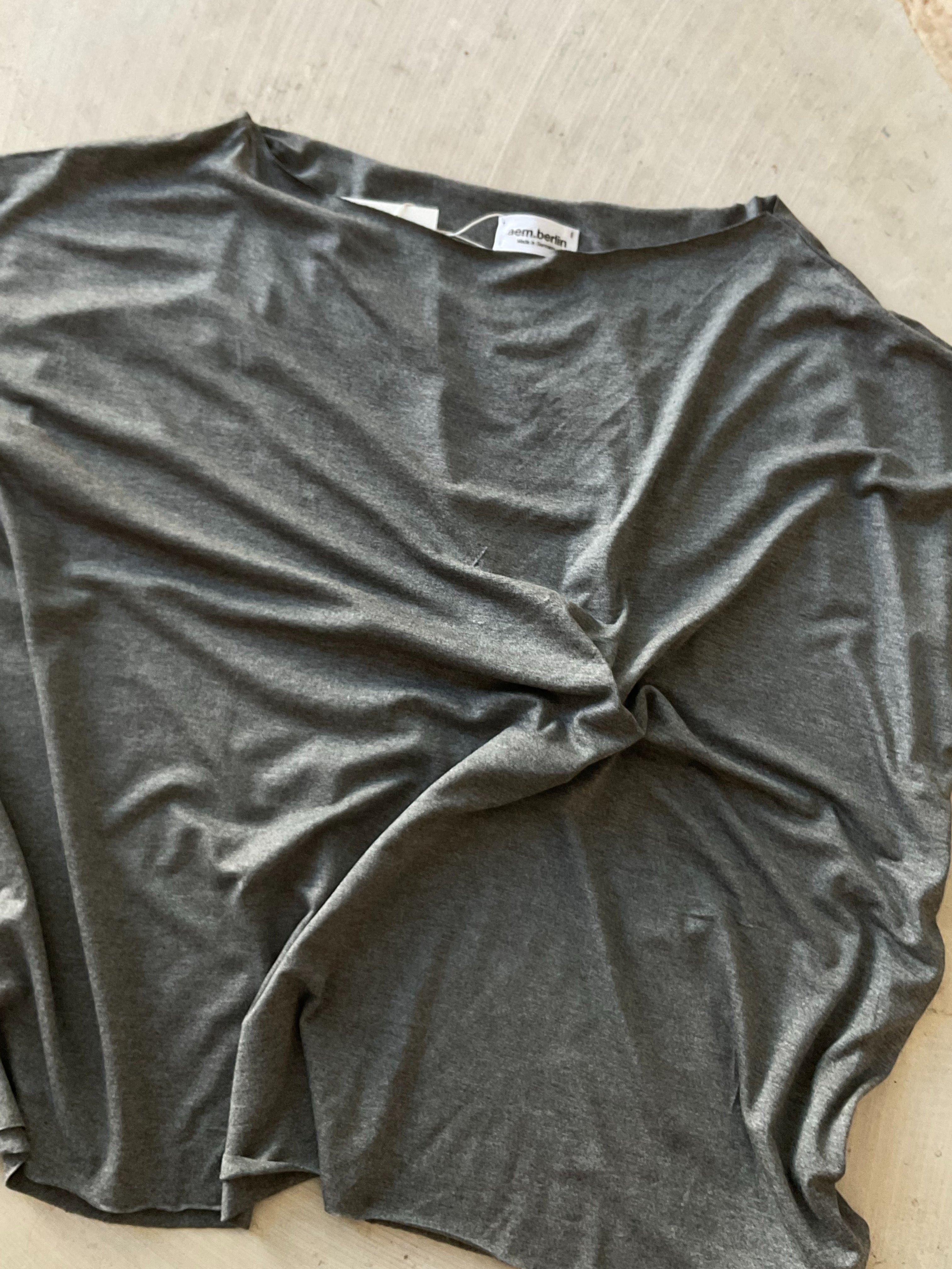 Yoko Oversized Viscose Boat Neck Top – Made in Berlin grey