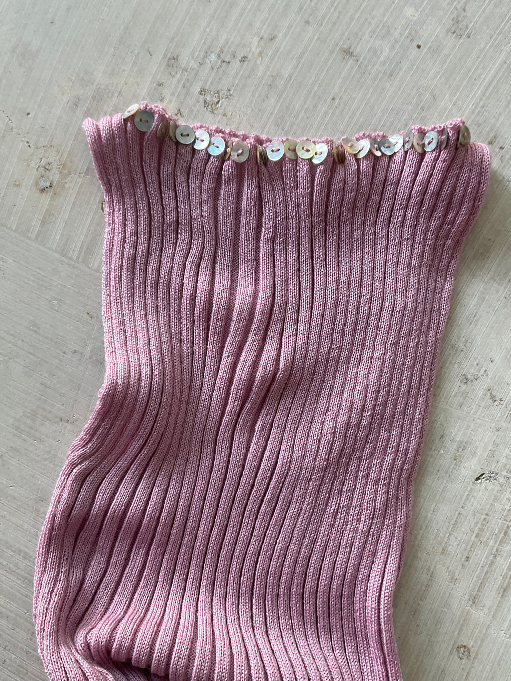Merino Ribb Top with Pearl Button boat neck pink