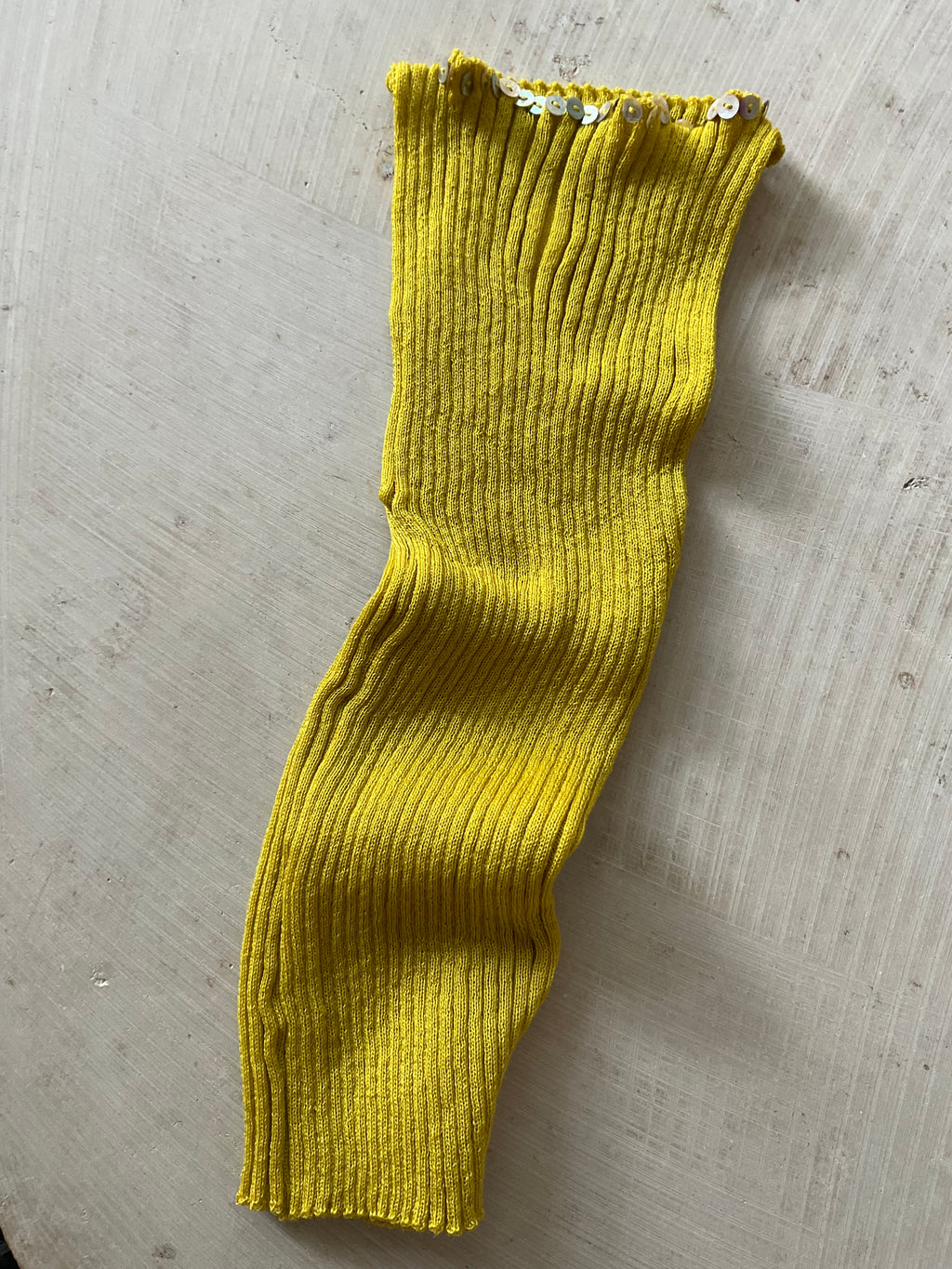 Merino Ribb Top with Pearl Button boat neck yellow