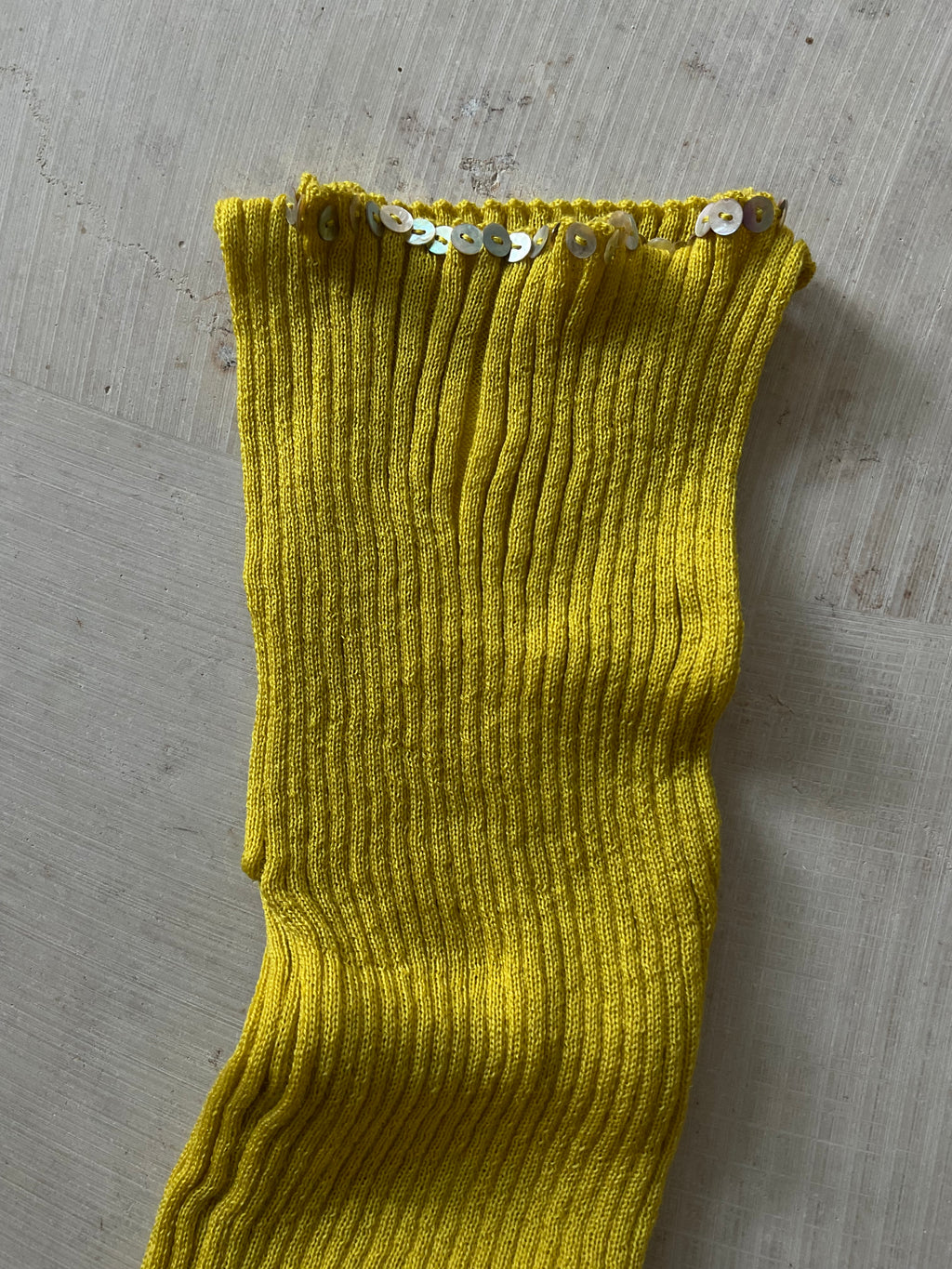 Merino Ribb Top with Pearl Button boat neck yellow