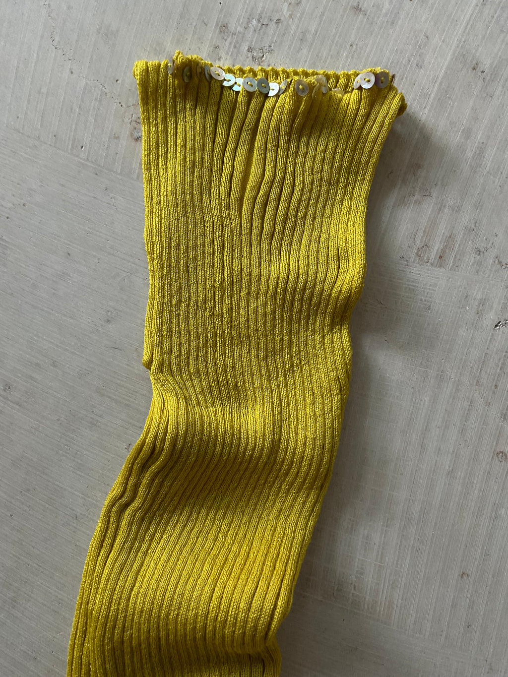 Merino Ribb Top with Pearl Button boat neck yellow