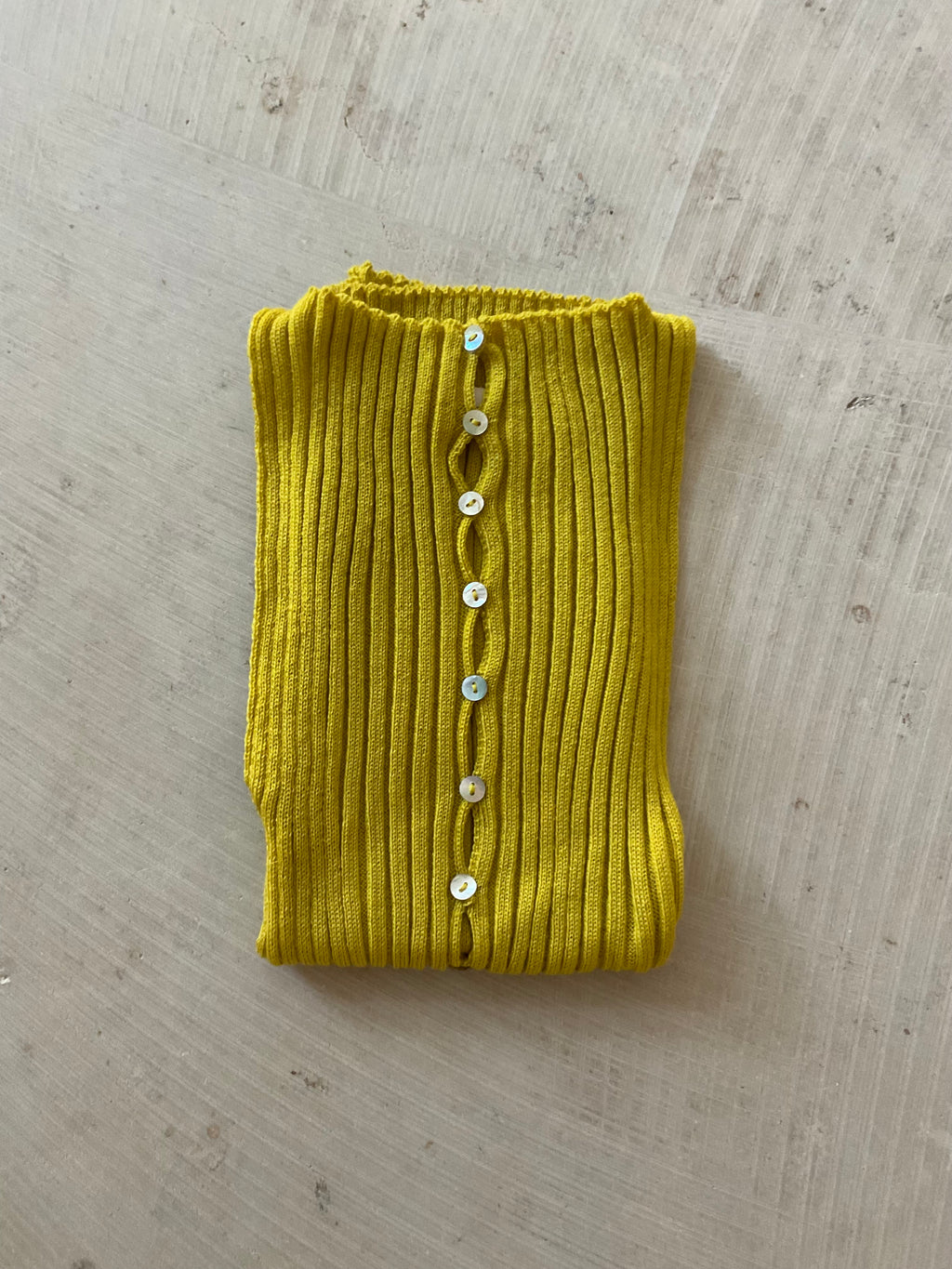 Merino Rib Top with Pearl Button boat neck yellow