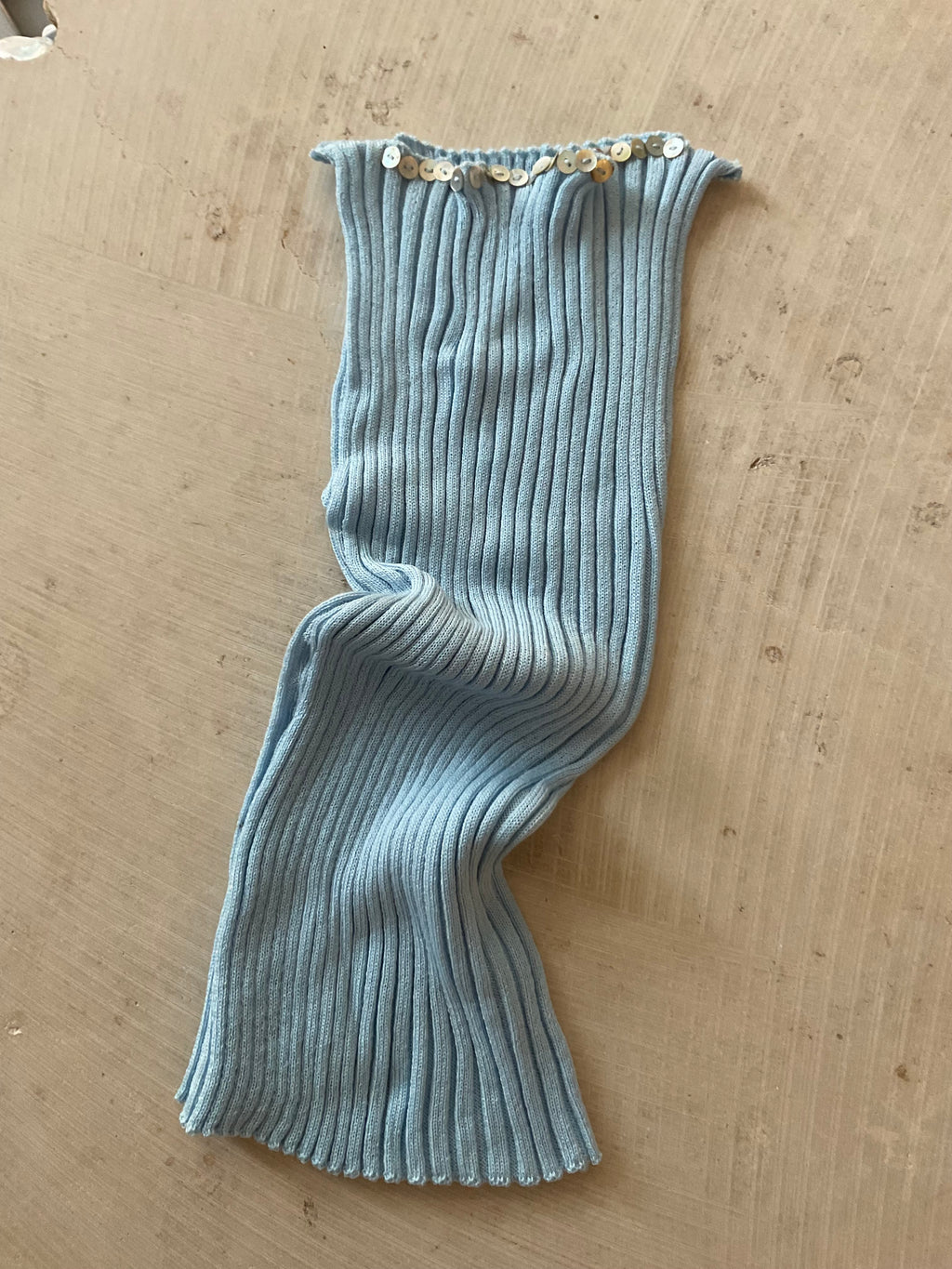 Merino Ribb Top with Pearl Button boat neck light blue