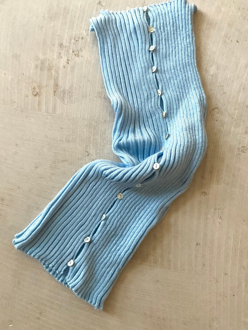 Merino Rib Top with Pearl Button boat neck light blue