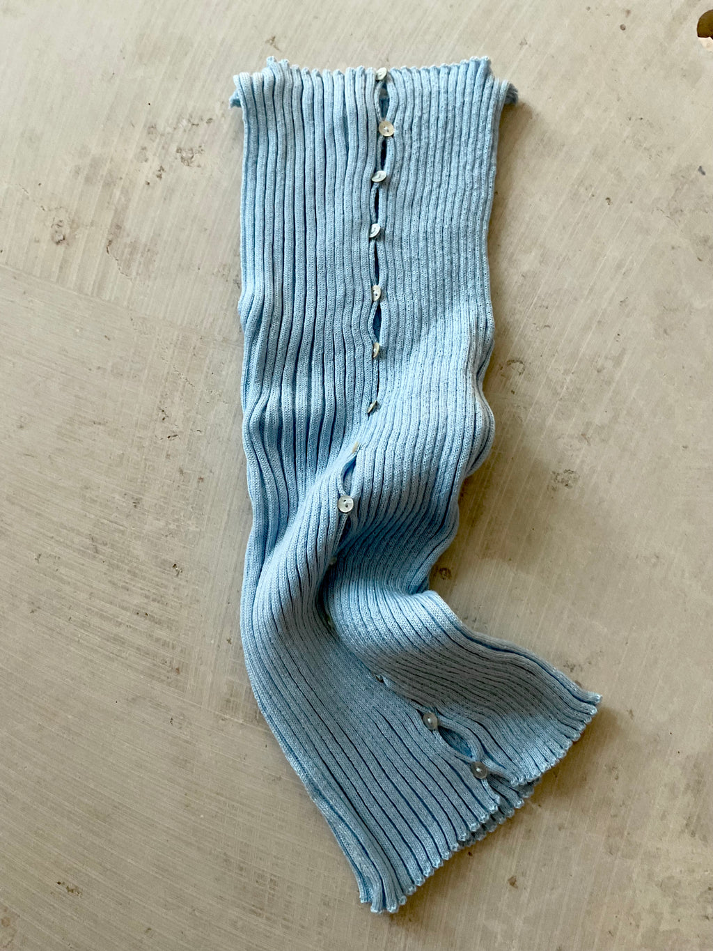 Merino Rib Top with Pearl Button boat neck light blue