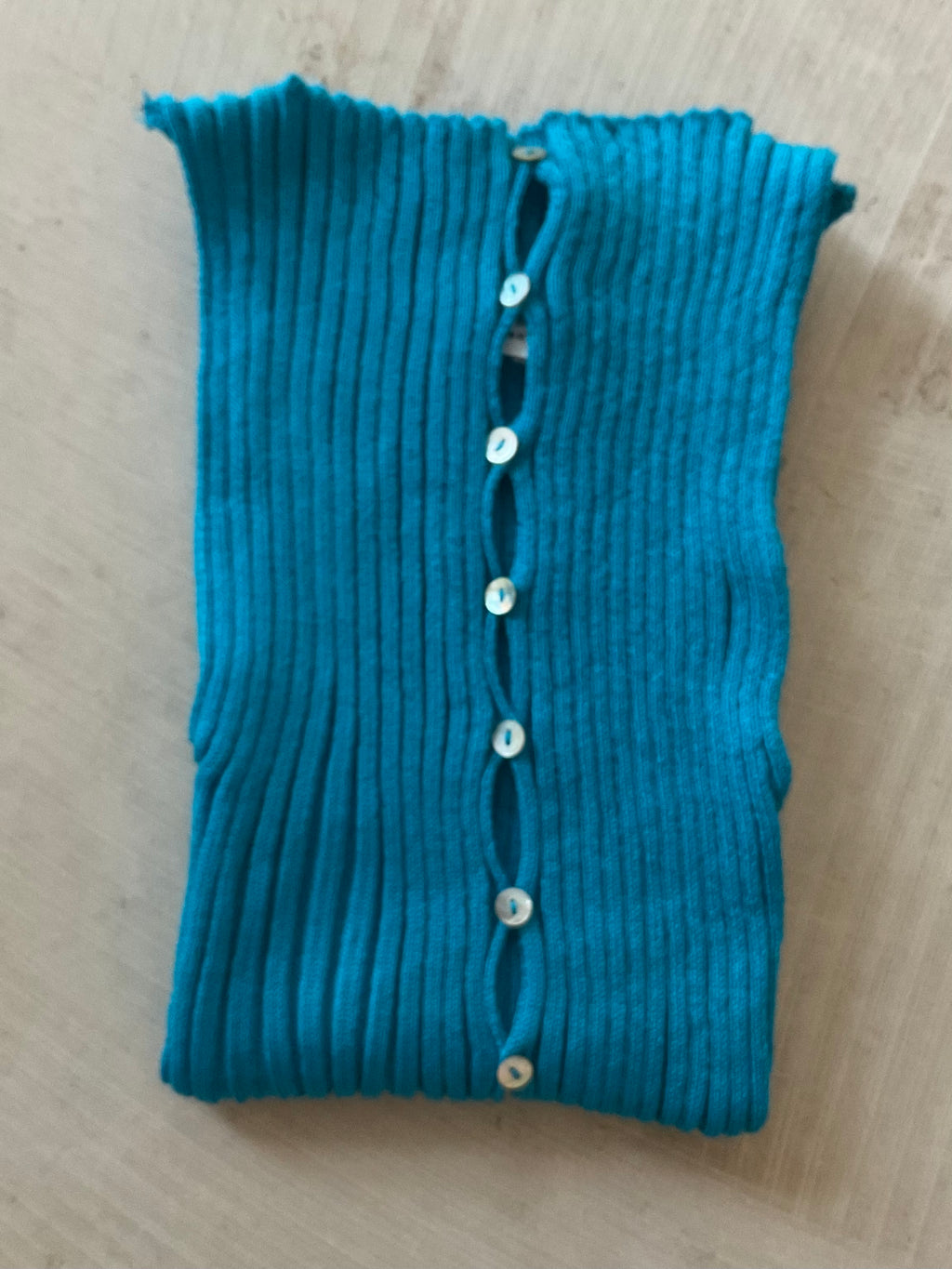 Merino Rib Top with Pearl Button boat neck turquoise