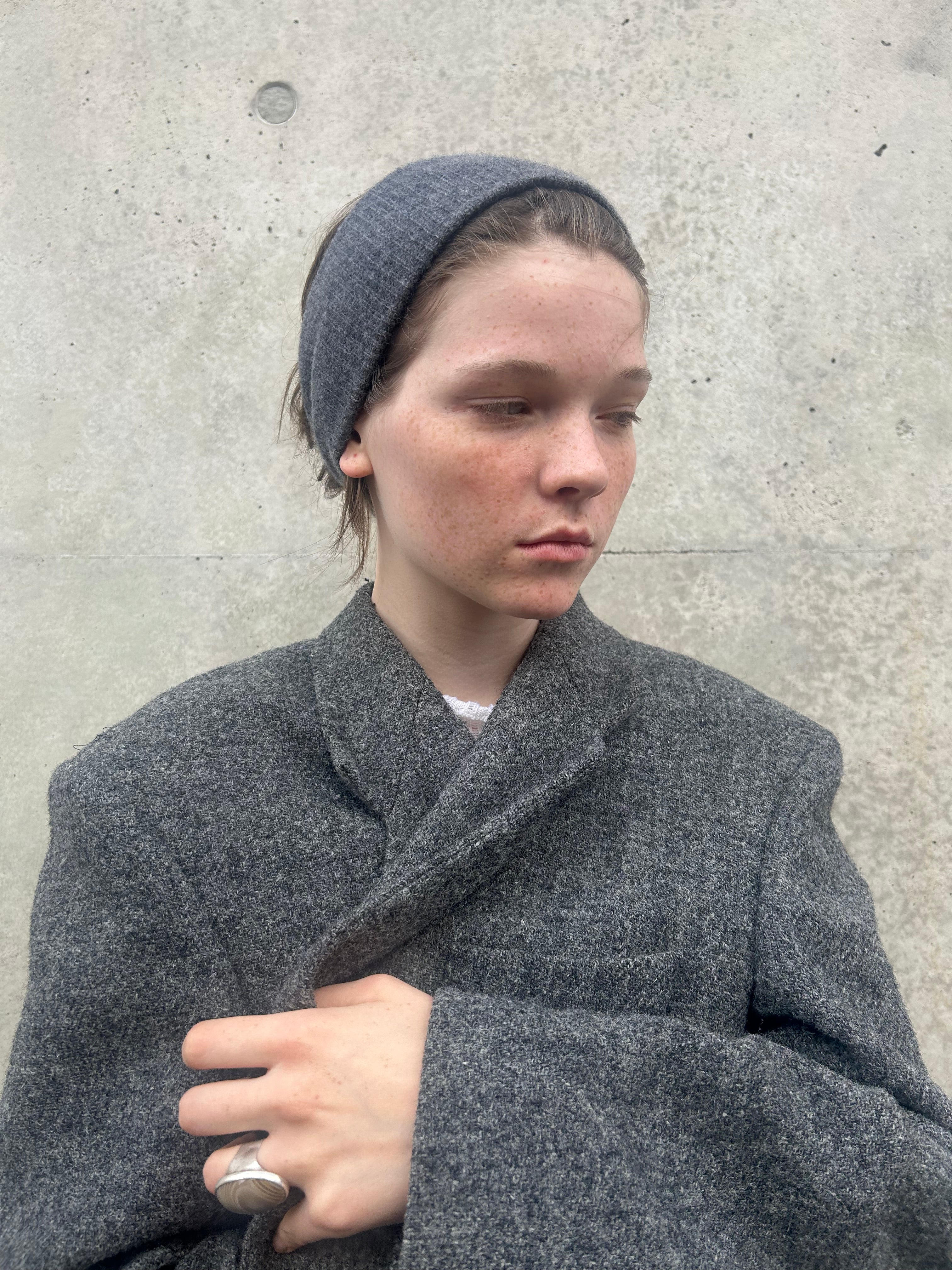 A soft and lightweight unisex headband knitted from merino wool.