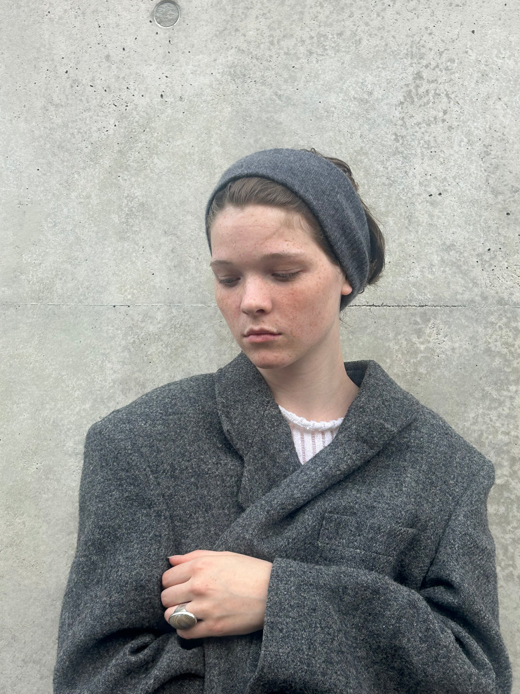 A soft and lightweight unisex headband knitted from merino wool.