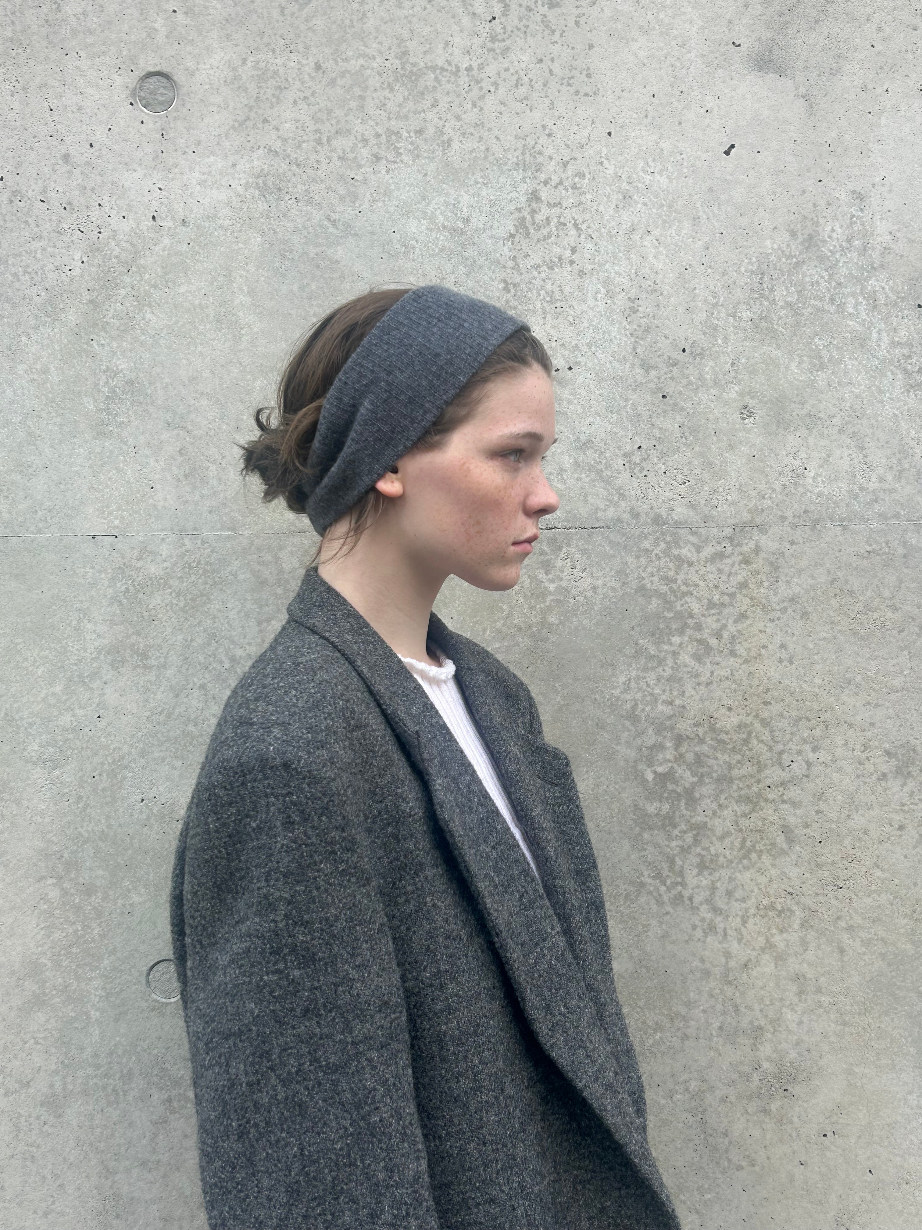 A soft and lightweight unisex headband knitted from merino wool.