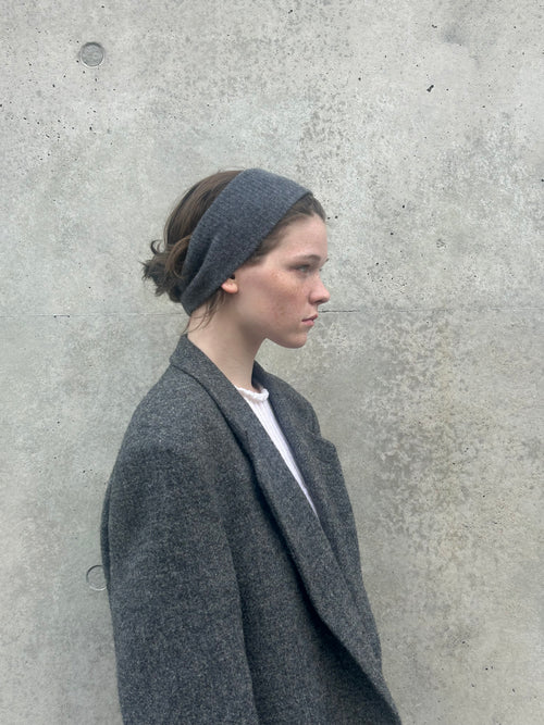 A soft and lightweight unisex headband knitted from merino wool.
