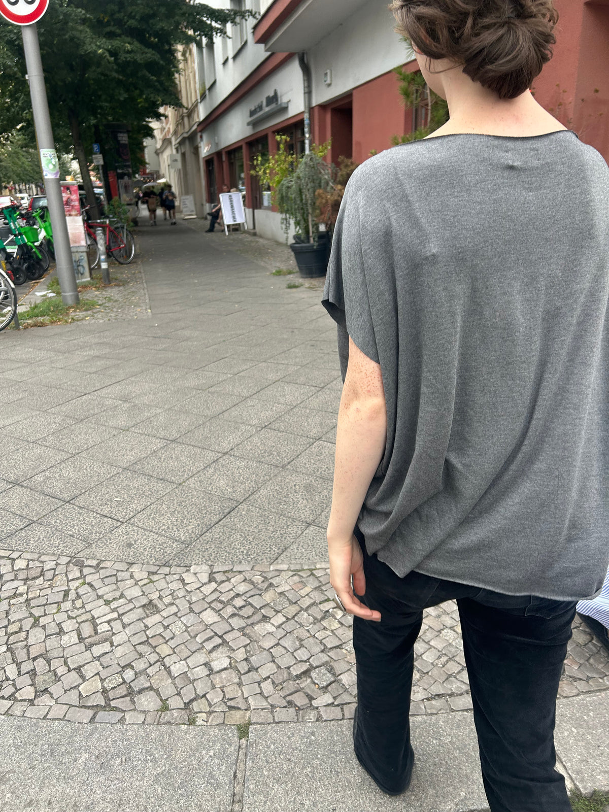 Yoko Oversized Viscose Boat Neck Top – Made in Berlin grey