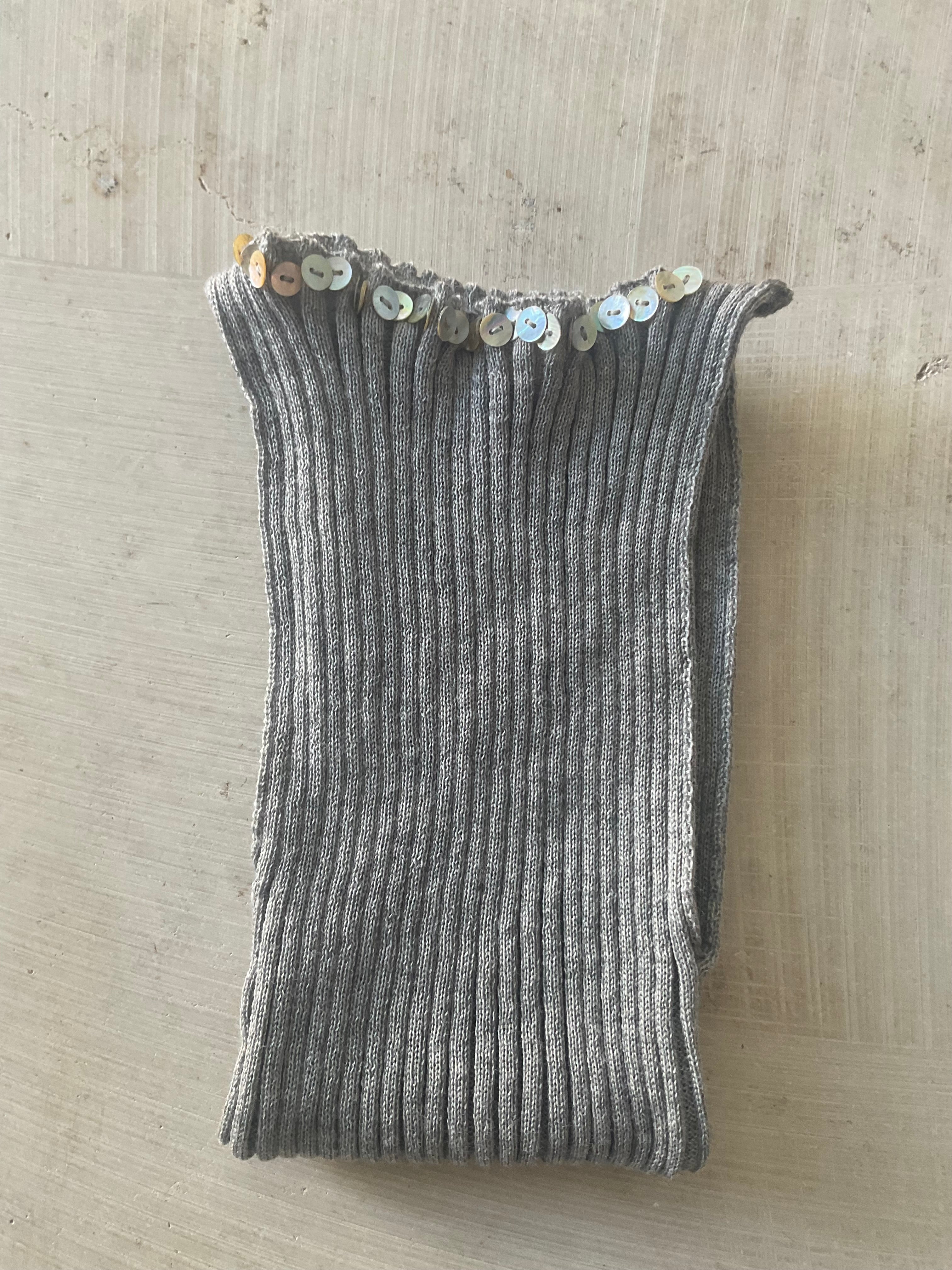 Merino Rib Top with Pearl Button boat neck light grey (Copy)