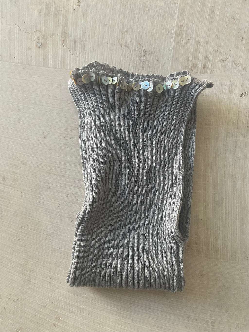 Merino Rib Top with Pearl Button boat neck light grey (Copy)