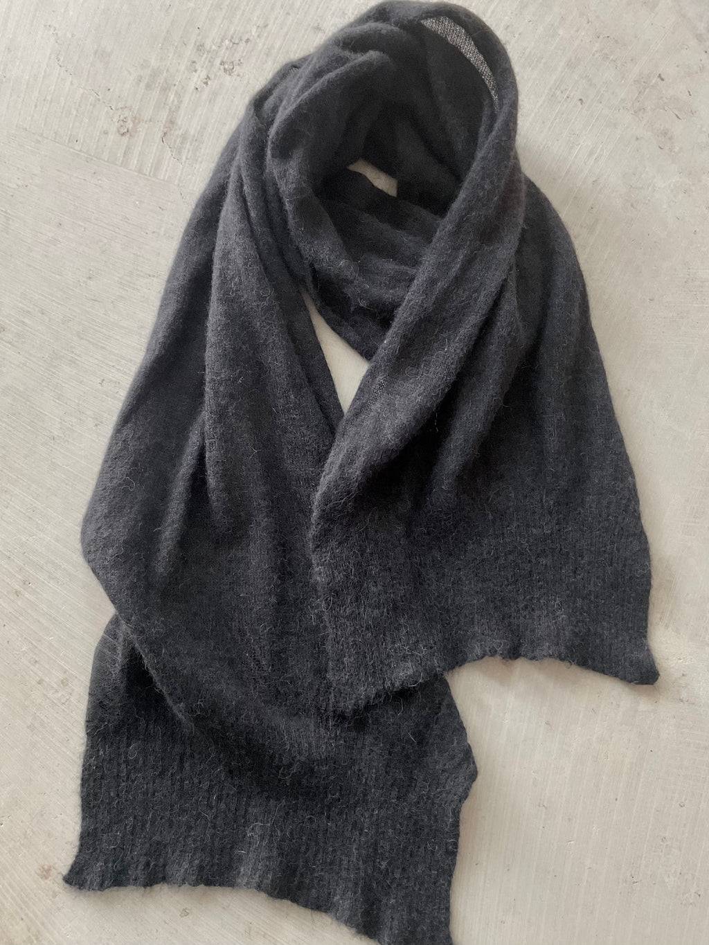 Alpaca Scarf off black – Pre-Order