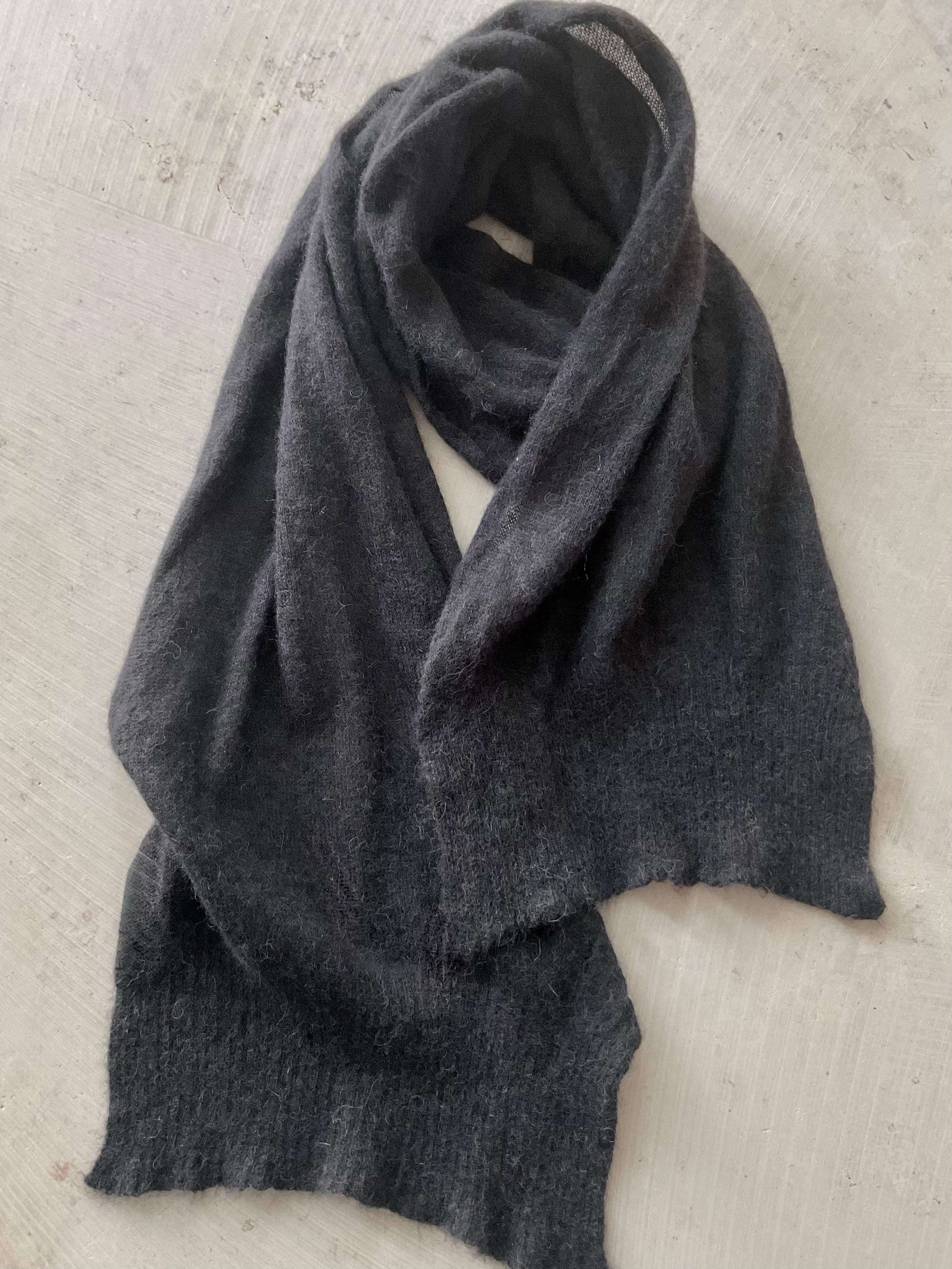 Alpaca Scarf off black – Pre-Order
