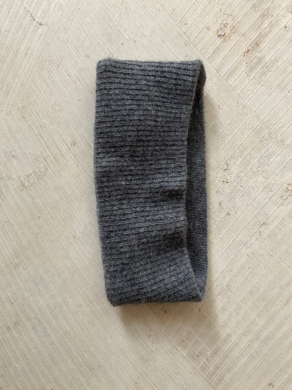 A soft and lightweight unisex headband knitted from merino wool.