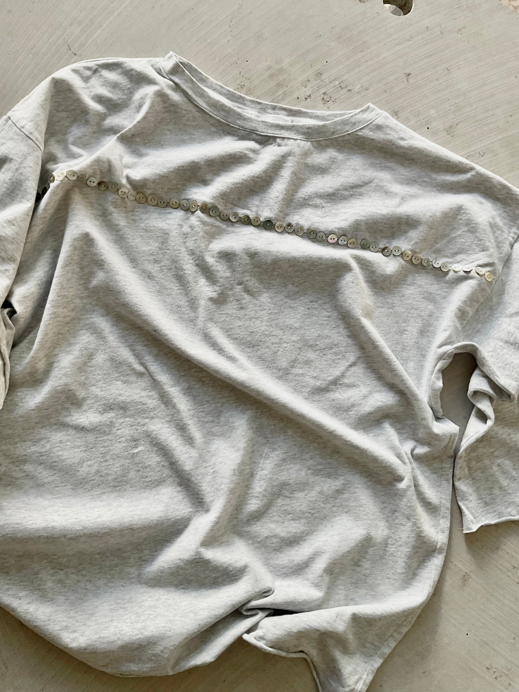 ROMY BUTTON TOP grey