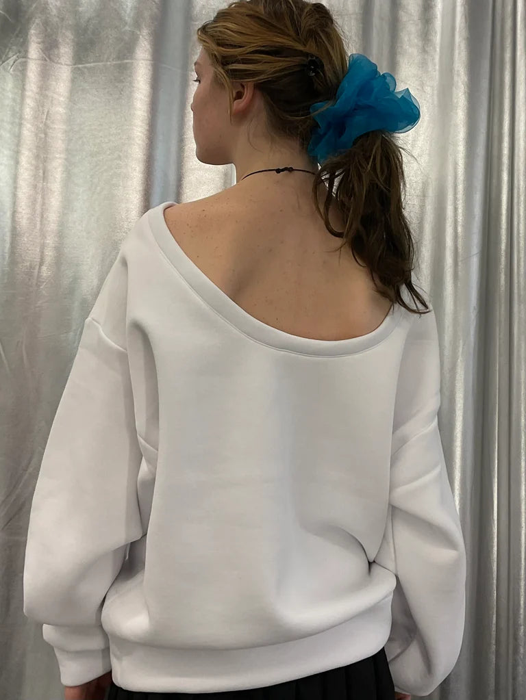 White Oversized Sweatshirt Bella  with Open Back – Made in Berlin