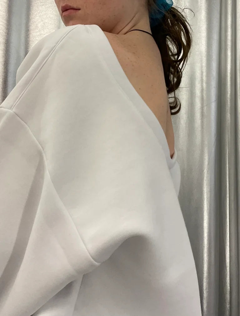 White Oversized Sweatshirt Bella  with Open Back – Made in Berlin