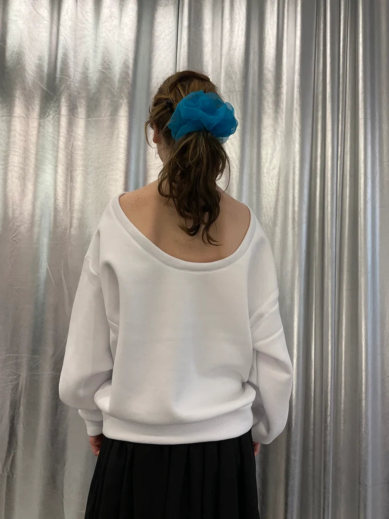 White Oversized Sweatshirt Bella  with Open Back – Made in Berlin