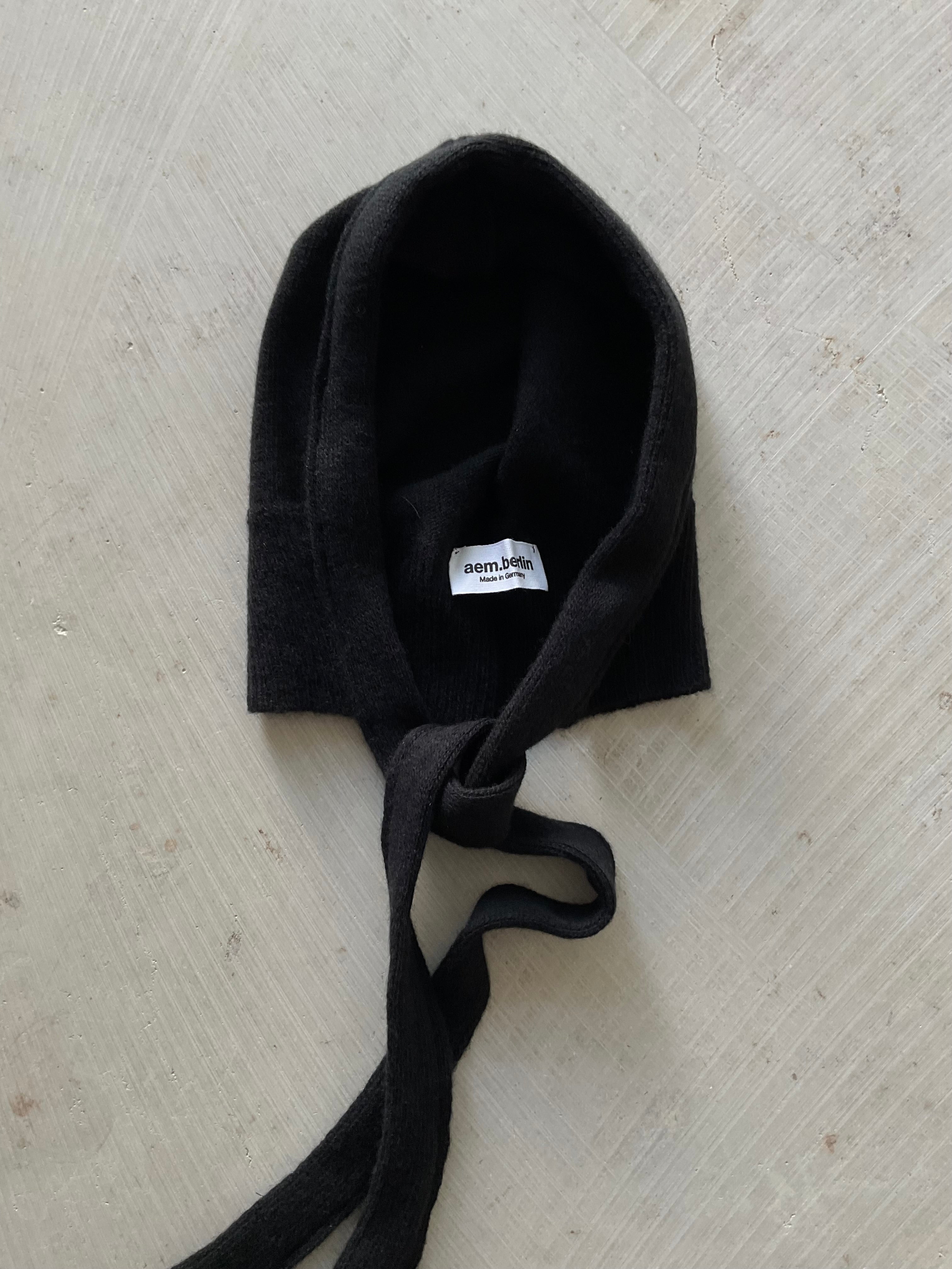 Merino Wool Bonnet with Mother-Handmade in Berlin