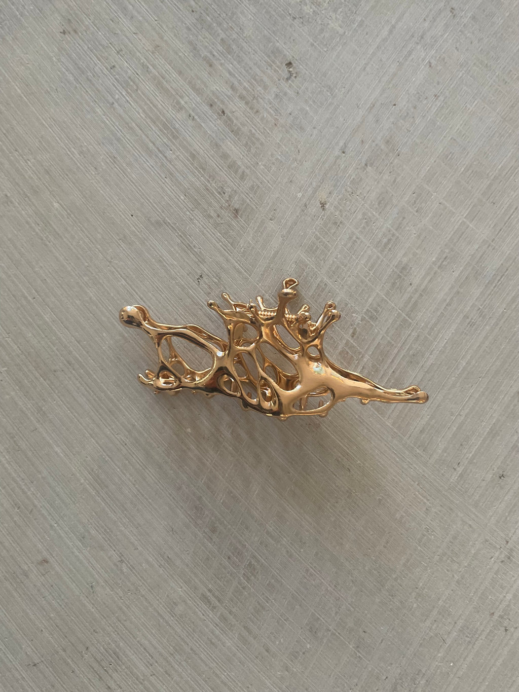 Sculptural Metal Hair Clip – Gold
