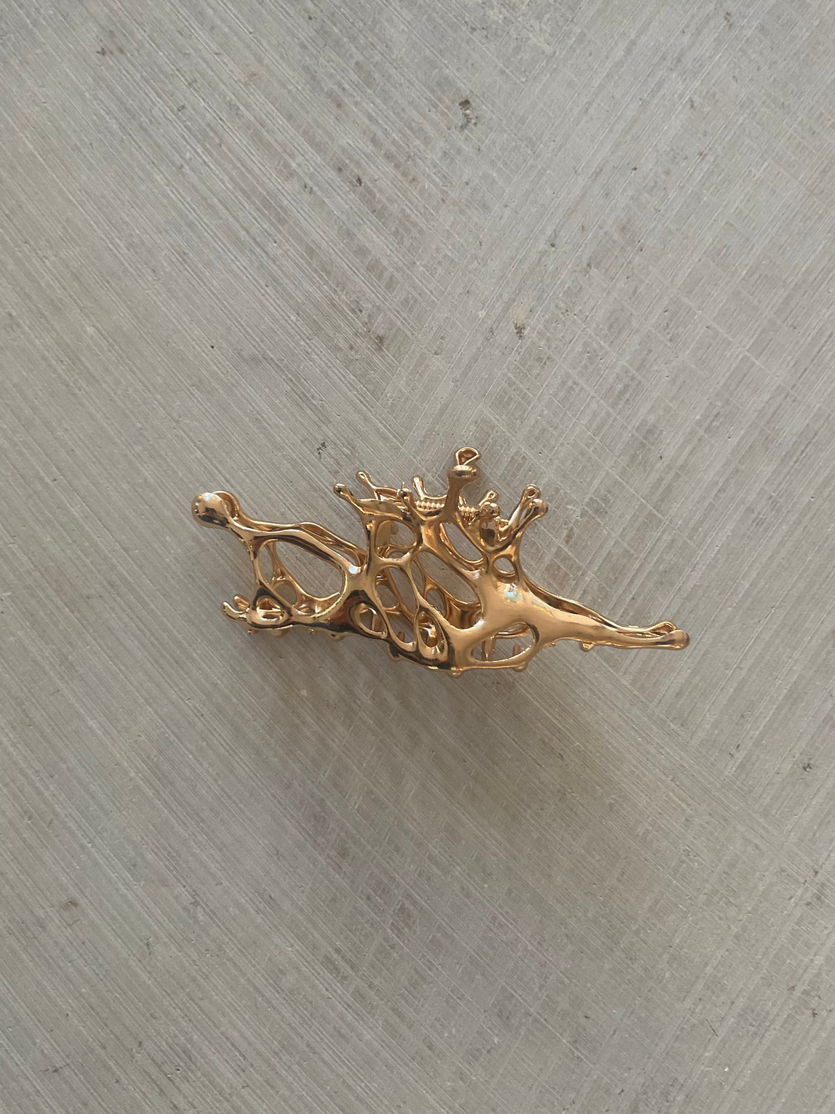 Sculptural Metal Hair Clip – Gold