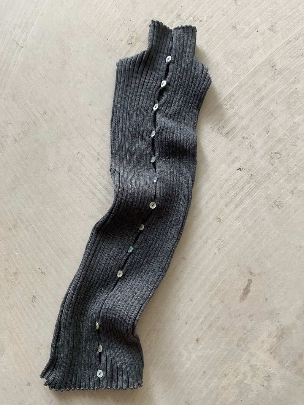 Merino Rib Top with Pearl Buttons high neck -dark grey