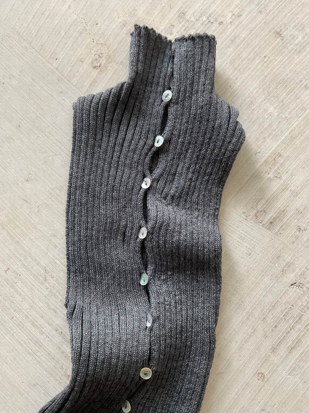 Merino Rib Top with Pearl Buttons high neck -dark grey