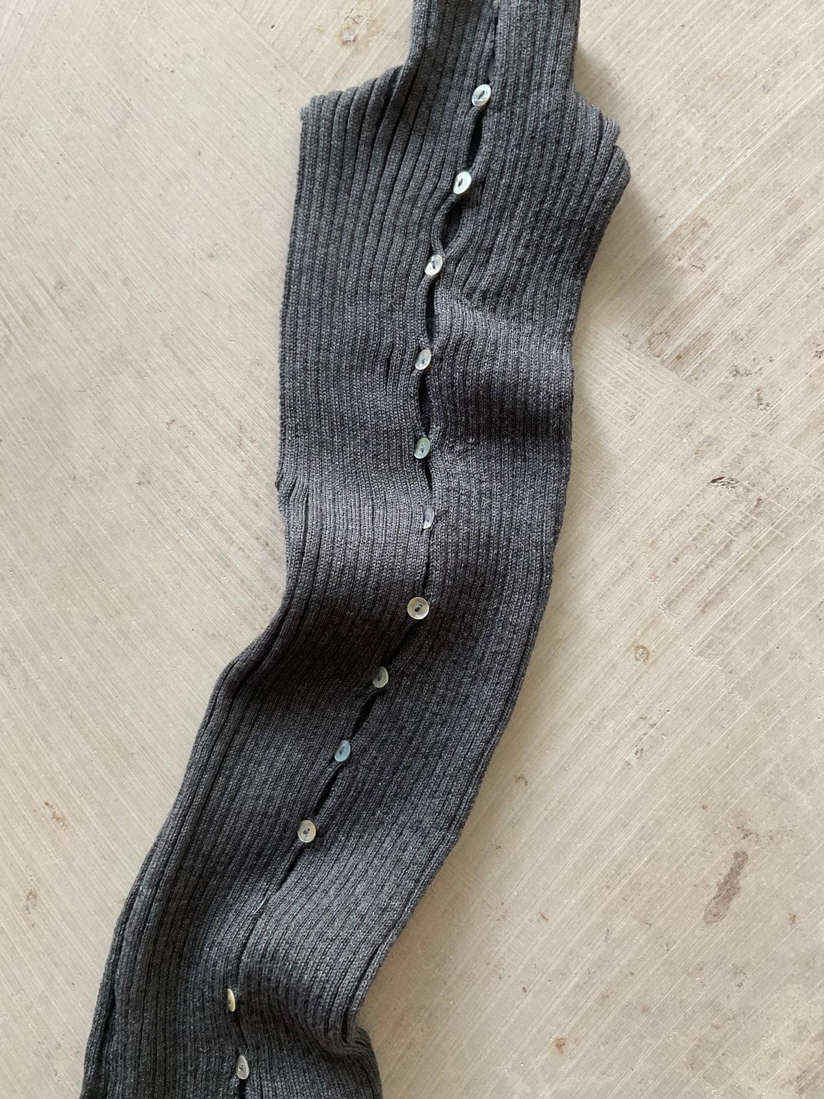 Merino Rib Top with Pearl Buttons high neck -dark grey