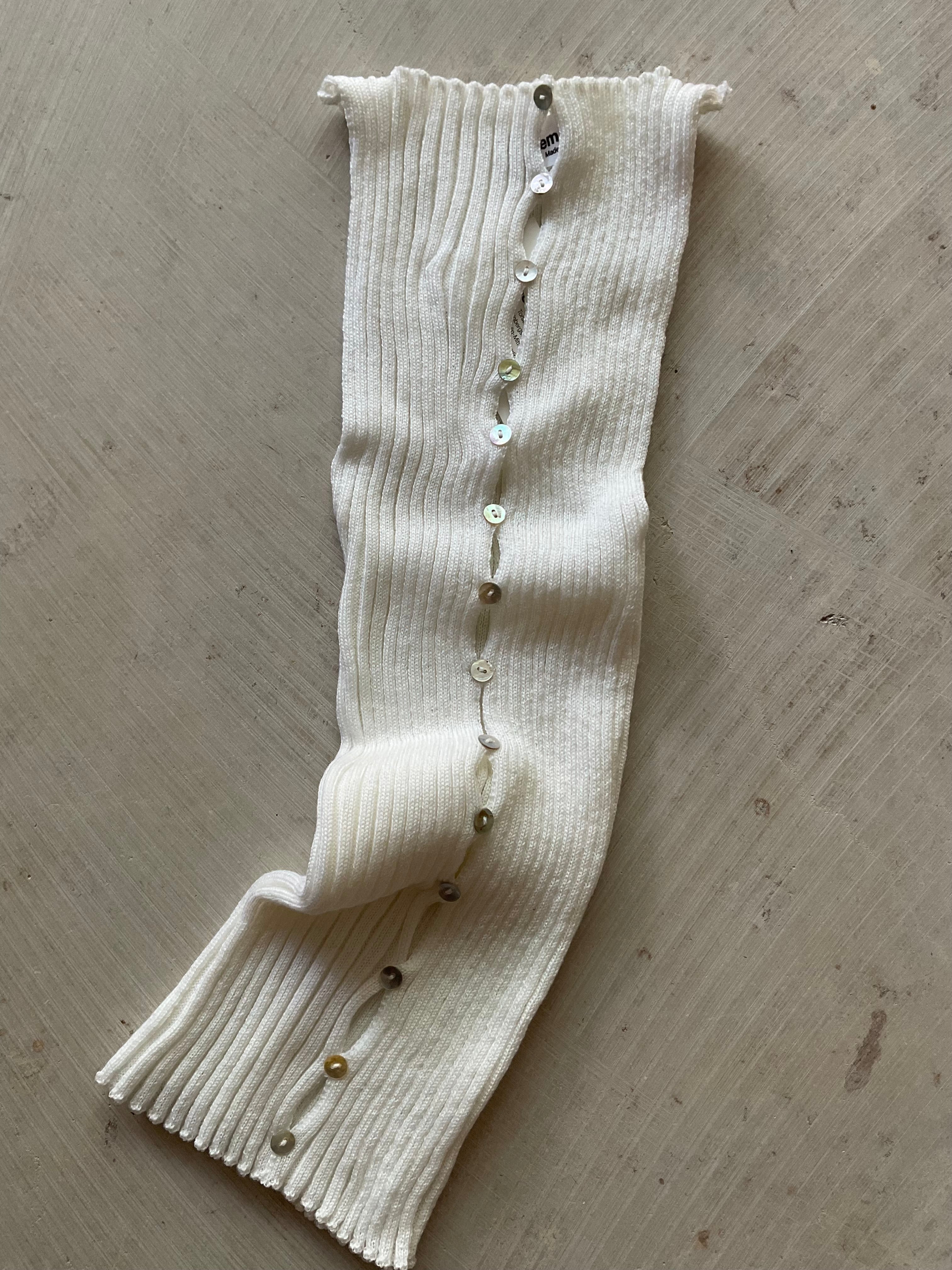Merino Rib Top with Pearl Button boat neck white